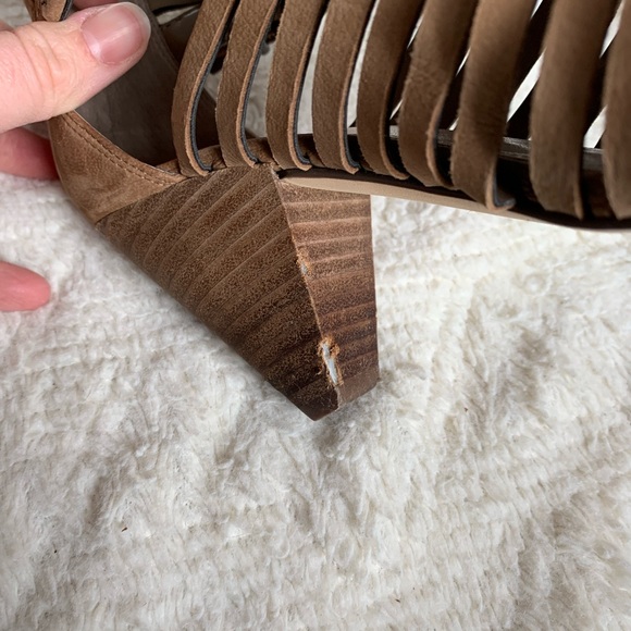 Vince Camuto Peep toe booties heels size 7 tan - Picture 5 of 8